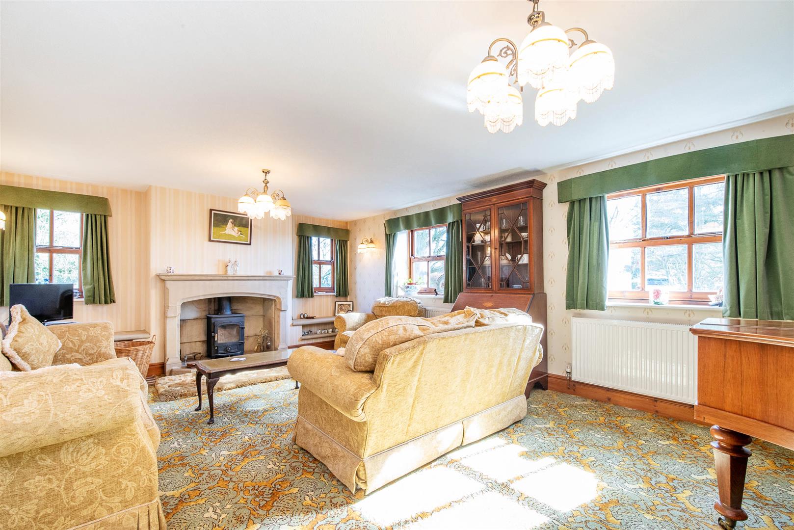 4 bed property in Knoll Lane, Preston